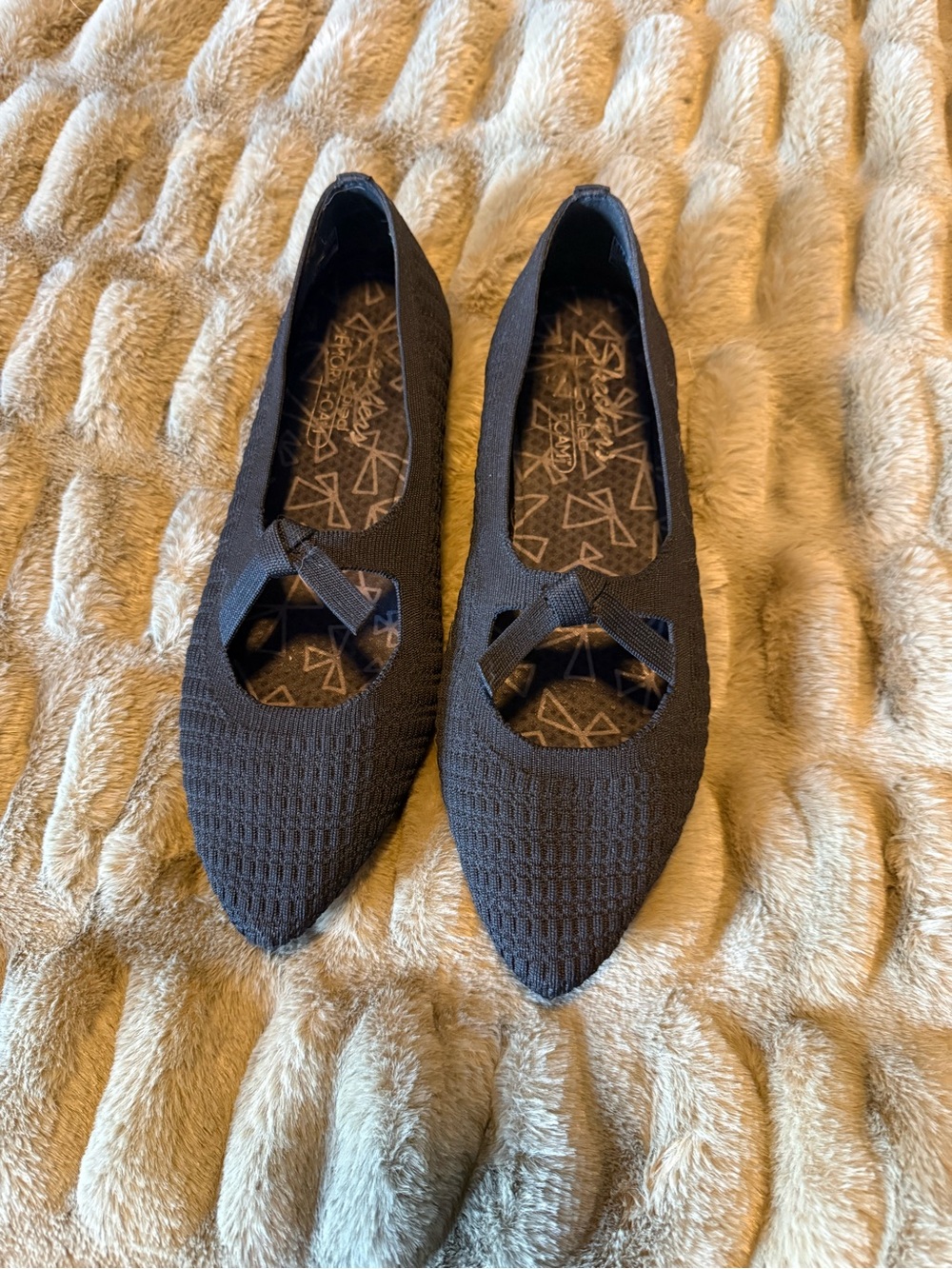 Sketchers Cleo bow shoes